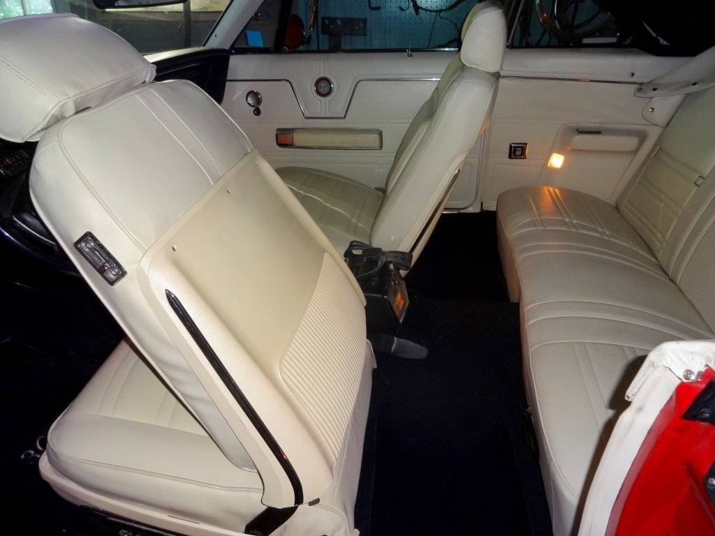 300 interior 4.JPG