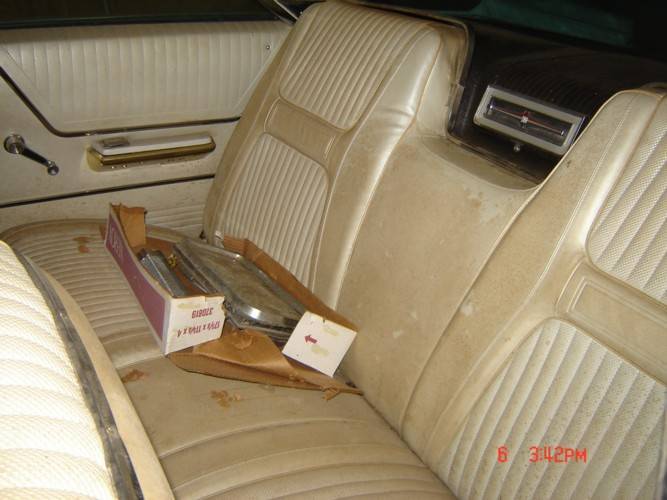 300 Rear seats.jpg