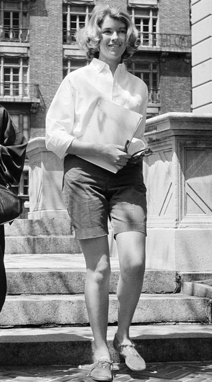 34-martha-stewart-barnard-college-1960-AP600429091.jpg