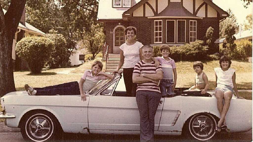 4d66b6f7-dd46-47fc-8b9d-f86ad16129a0-mustang_family2.jpg