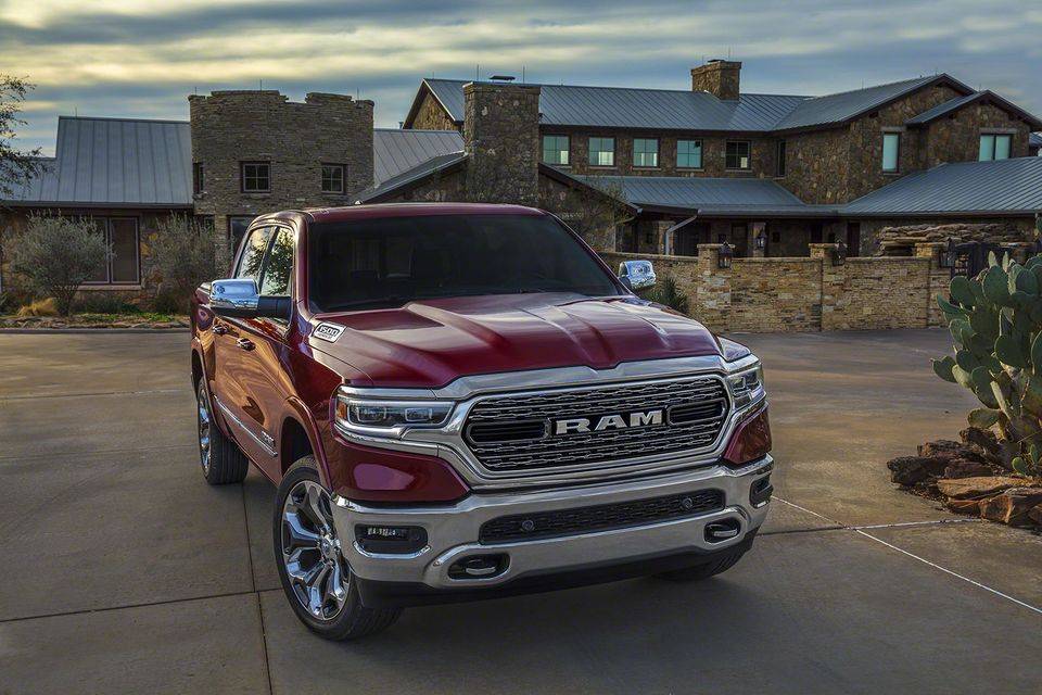 581_fca_ram1500_2135rm019_082fn.jpg