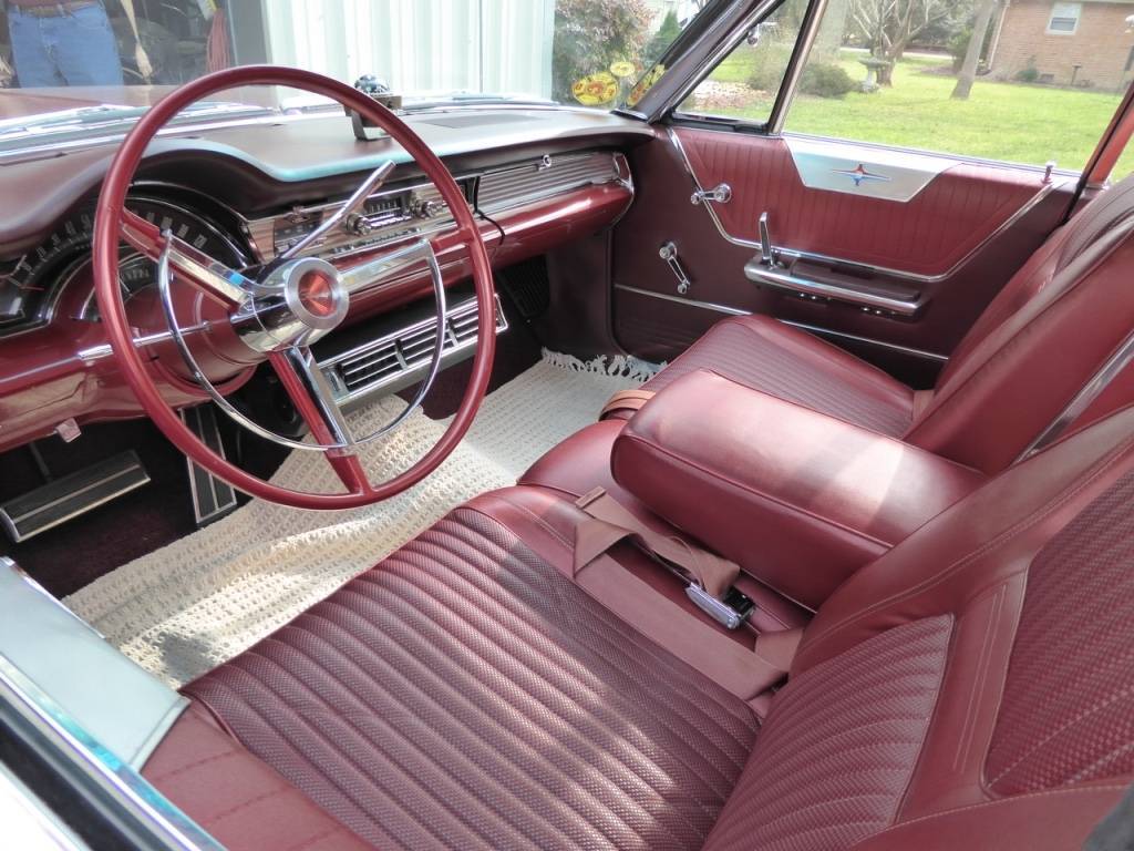 65 300 interior 2.jpg