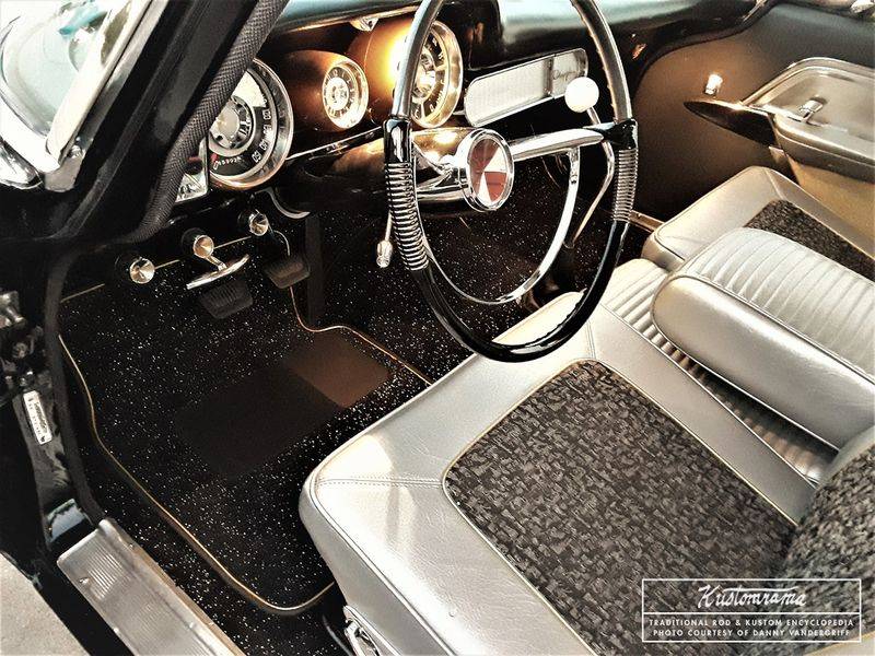 800px-Danny-vandergriff-1957-chrysler-interior.jpg