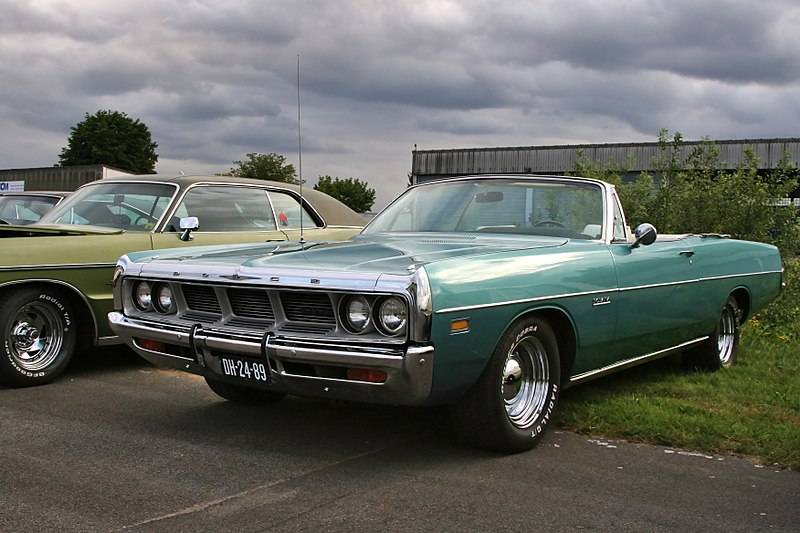 800px-Dodge_Polara_Convertible%2C1969_%2825261803537%29.jpg