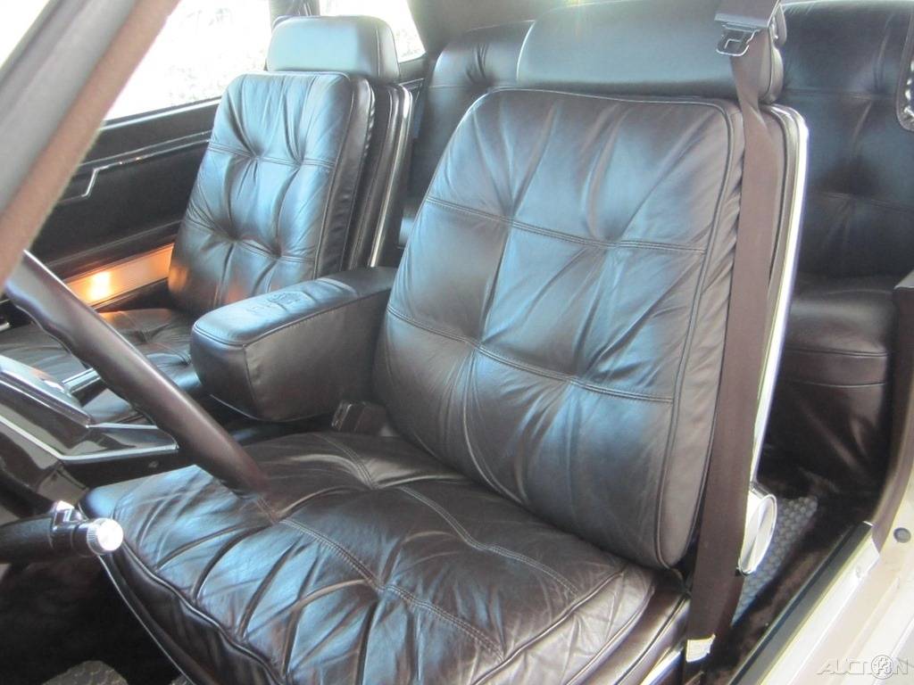 81 Imperial Low Miles Seats.jpg