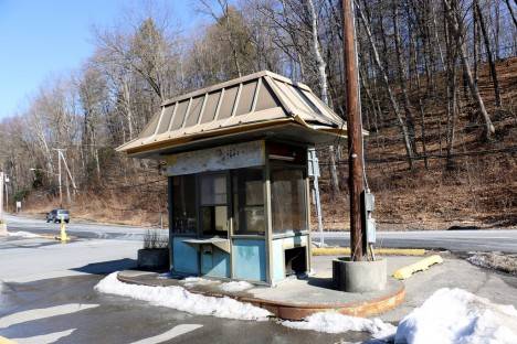 abandoned-fotomat-11c-468x312.jpg