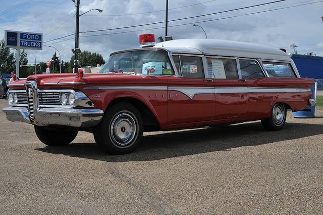 bace83ecd1341579356db7106bec9370--ambulance-station-wagon.jpg