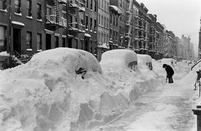 Black+and+White+Photos+From+the+Great+Blizzard+in+New+York+City,+December+1947+(12).jpg