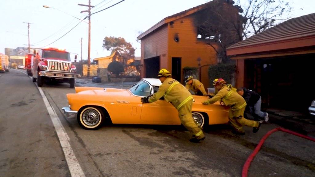 Burned down luxury houses along Pacific Coast Highway in Malibu.001.jpg