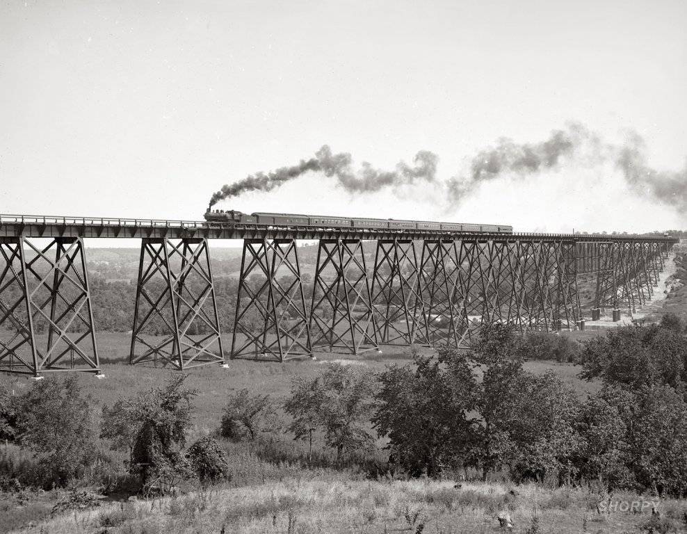 Chicago & North Western viaduct over Des Moines River near Boone, Iowa ca. 1902.jpg