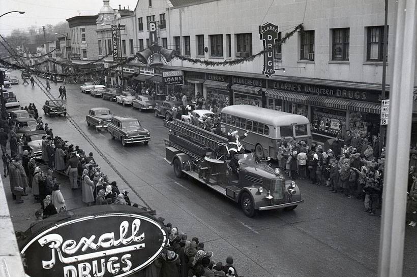 christmas-parade-gallery-1954-3-820x546-1.jpg