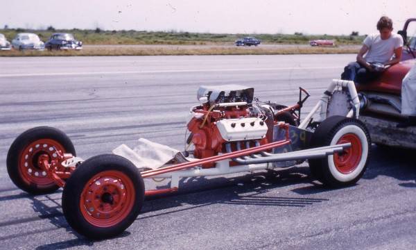 Chrysler-dragster-with-carburetors-.jpg