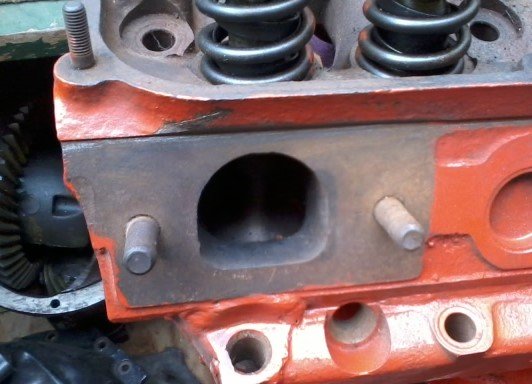 D-port exhaust Weslake head.jpg