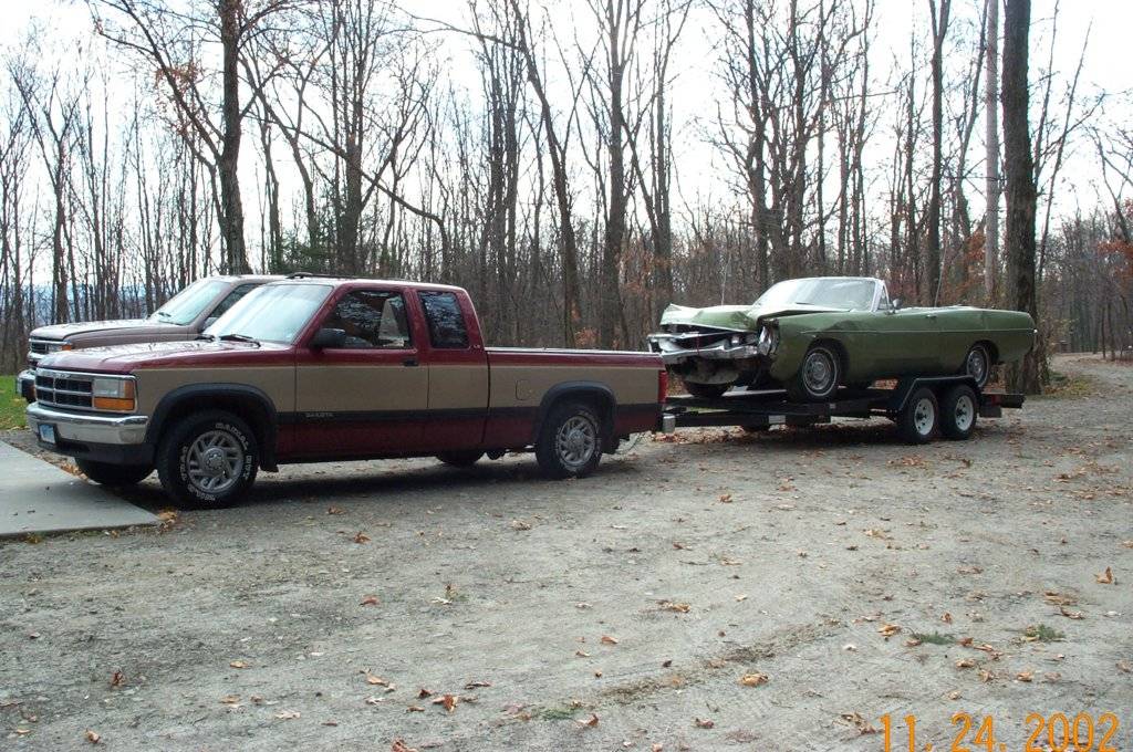 Dak towing wrecked Polara.JPG