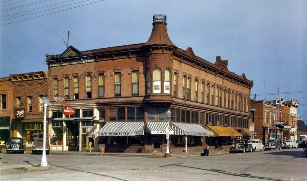 Dillon Montana in August 1942.jpg