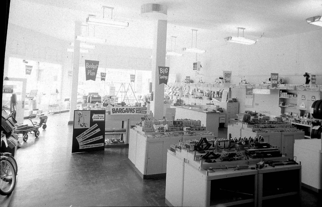 Firestone+store+&+gas+station,+Jun+1953+(2).jpg