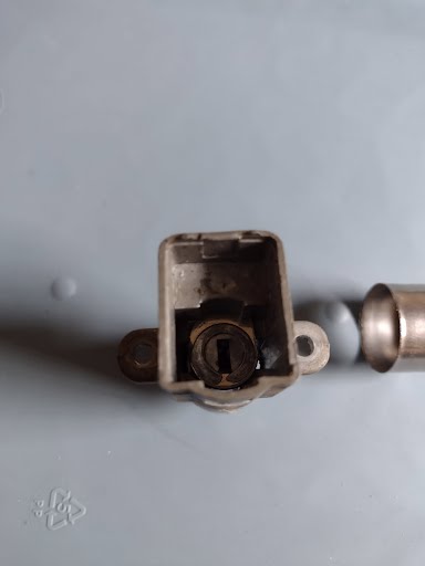 fury glove box key 2.jpg