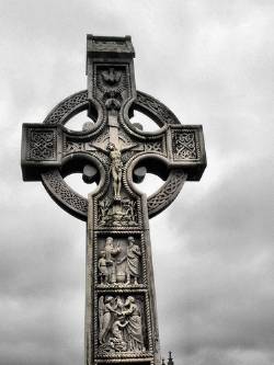 Gaelic Cross In Memoriam.jpg