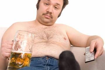 Guy drinking beer.jpg