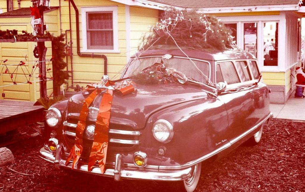 holiday-christmas-car-1952-nash-wagon-christmas-jpg.jpg