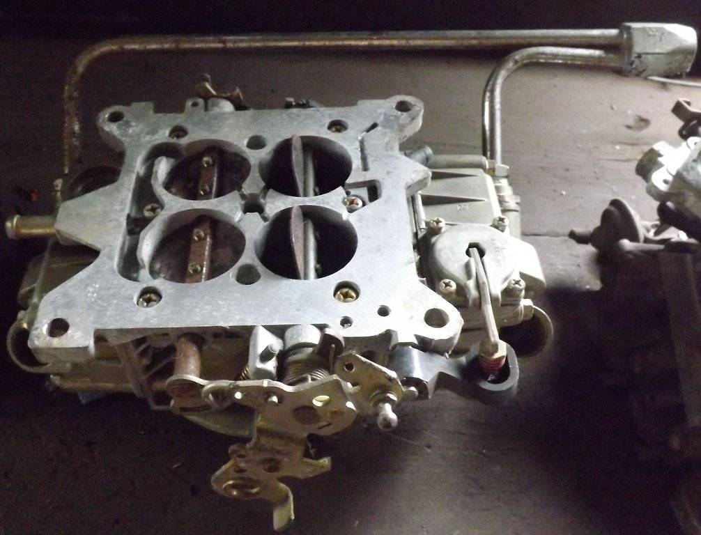 holley carb 4bbl 650 vac secondaries1.jpg