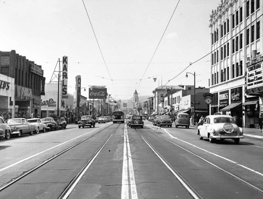 Hollywood Boulevard at Wilcox Avenue, Los Angeles, 1953.jpg