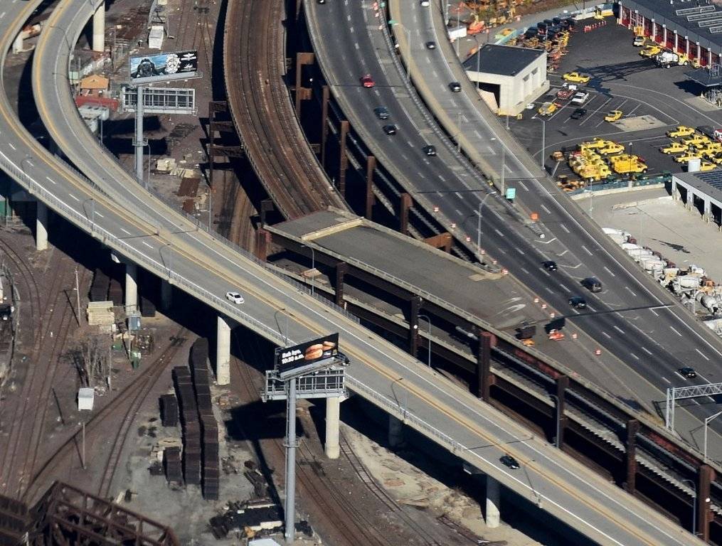 I-695_stub_ramps_aerial,_November_2015.JPG