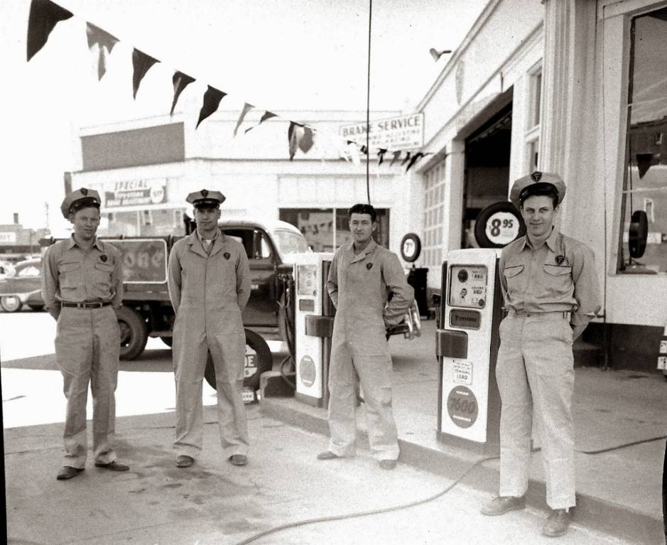 irestone+store+&+gas+station+&+staff,+Jun+1953+(2).jpg