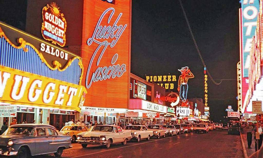 las-vegas-street-scene-c1965-1080x650.jpg