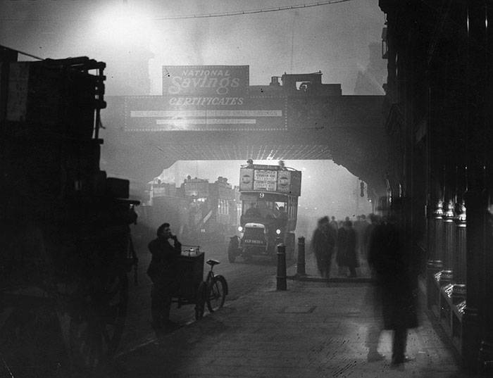 london-fog-old-vintage-photography-20th-century-4-57a8928c1b336__700.jpg