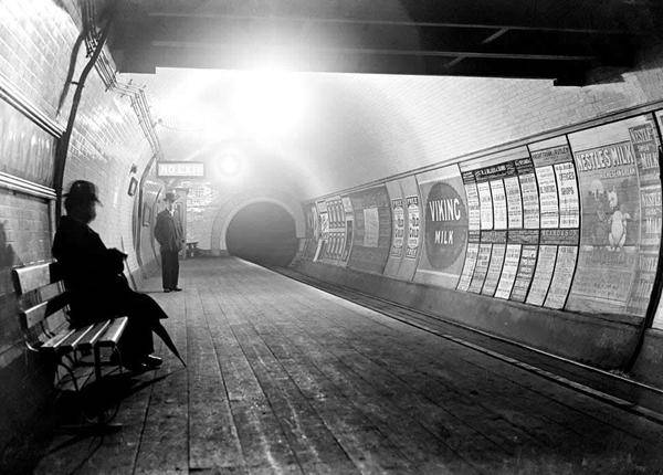 London_Underground_circa_1900.jpg