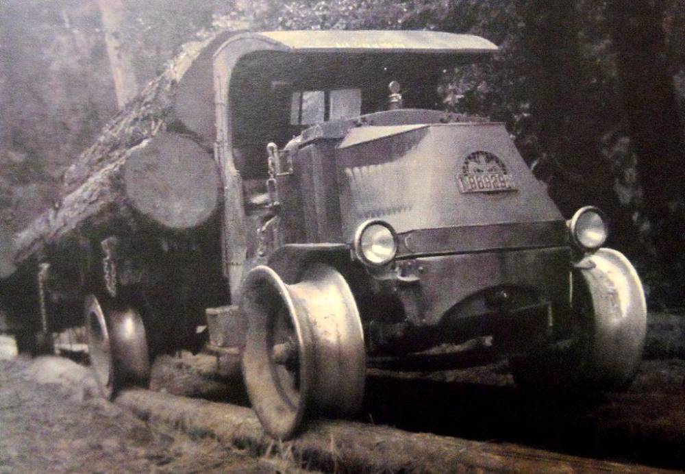 mack-logging-truck-1.jpg