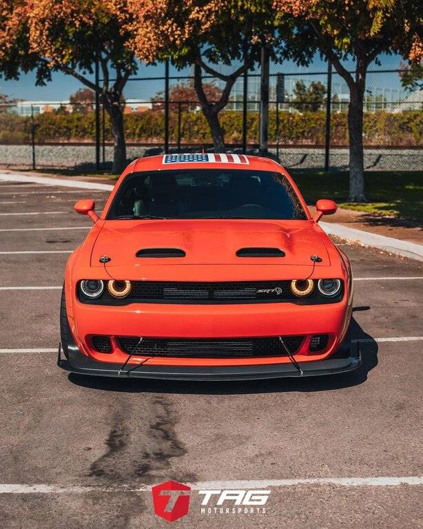 modern-general-lee-is-a-dodge-challenger-hellcat-with-the-new-flag-153236_1.jpg