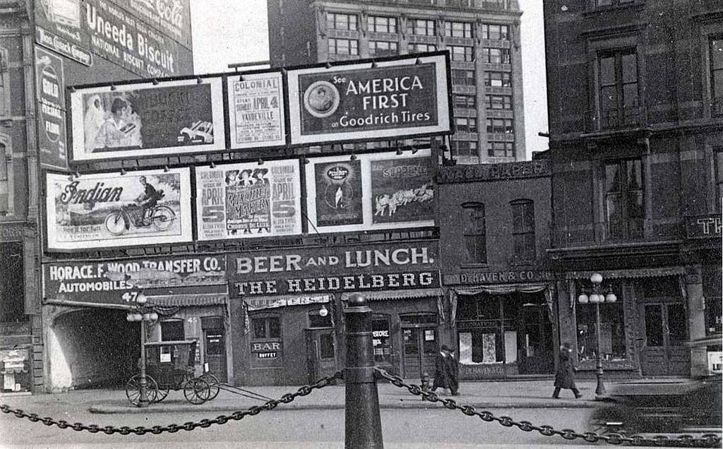 Monument-Circle-45-Wood-Transfer-Co-1915-IHS-P236-Carpenter-Stanfield.jpg