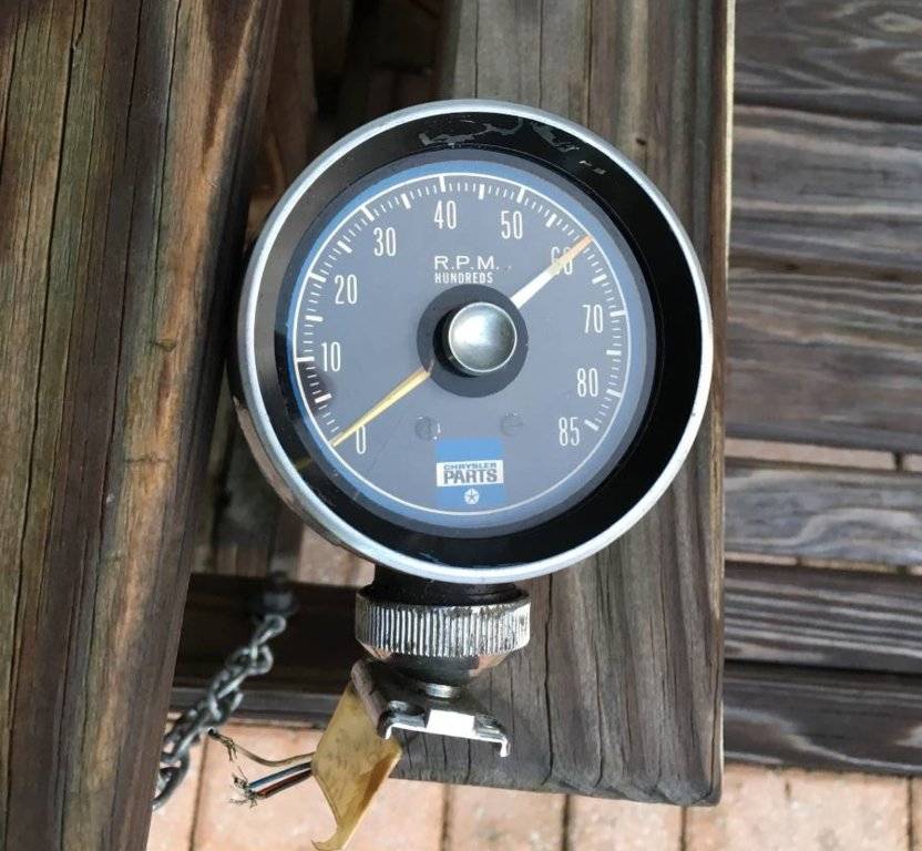 Mopar tach 1970 era - $200 (Springhill).003.rotate.jpg