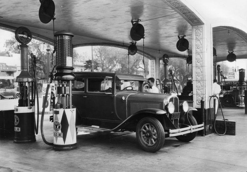 Mullers_Bros_Service_Station_1928.jpg