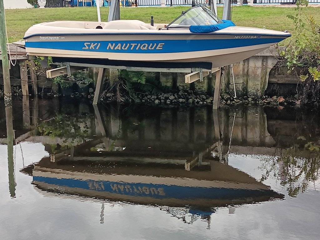 Nautique_Reflection.jpg