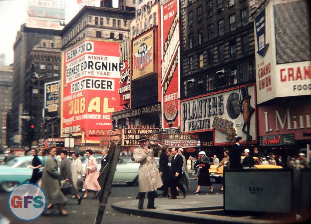 new-york-city-broadway-1956-street-scene-vintage-gfs.jpg