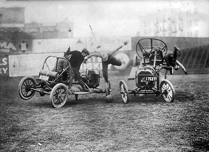 Old-Car-Accidents-Automobile-Polo-ca-1913-700x508.jpg