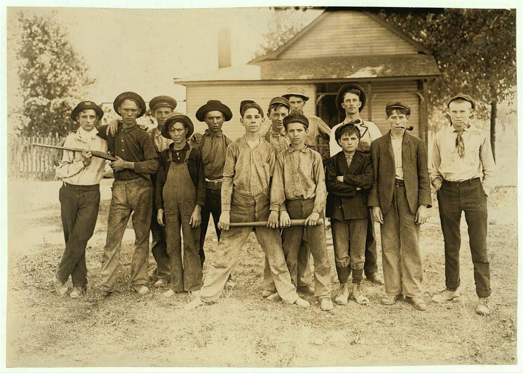 osed_mainly_of_glass_workers._Indiana._Aug._1908._L.W.H._%28Lewis_Wickes_Hine%29._LOC_3970981417.jpg