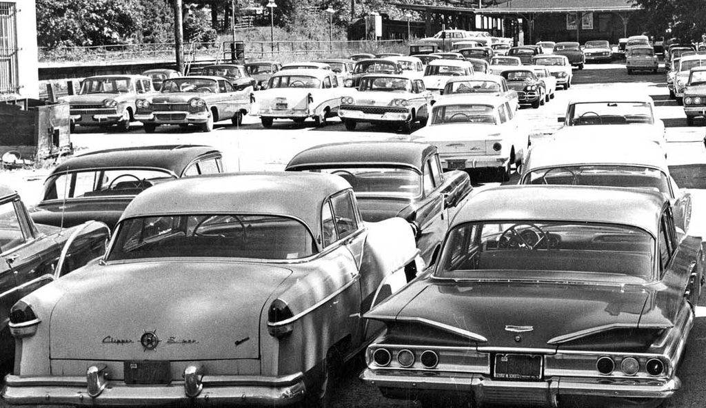 Philadelphia-Parking-Lot-1950s-Cars-1-1080x624.jpg