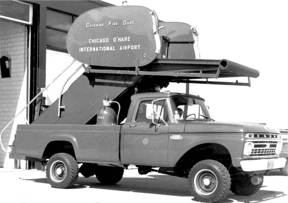 photo-chicago-chicago-fire-department-ohare-airport-stairs-truck-1960s.jpg