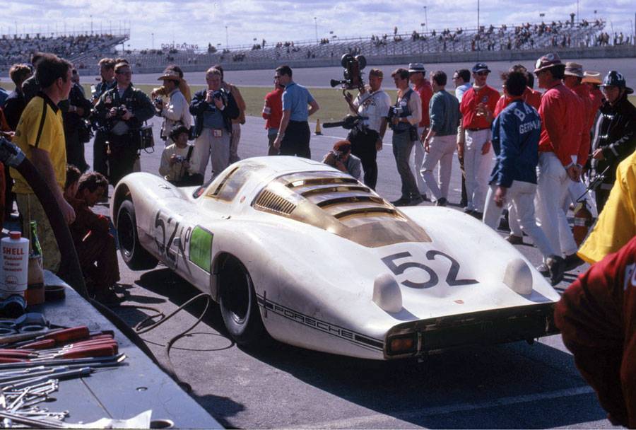 Porsche 907 LH at Daytona in 1968.jpg