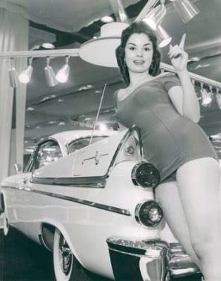 R+SHOW+-+INTERNATIONAL+AMPHITHEATER+-+CAR+SHOW+-+WOMAN+IN+BATHING+SUIT+LEANING+ON+NEW+CAR+-+1957.jpg