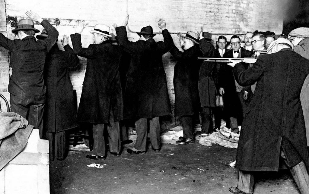 reenactment-of-St-Valentines-Day-massacre-1929-for-jurors.jpg