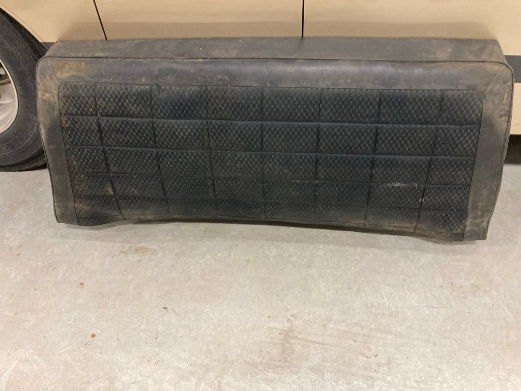 seat unknown (1).jpg