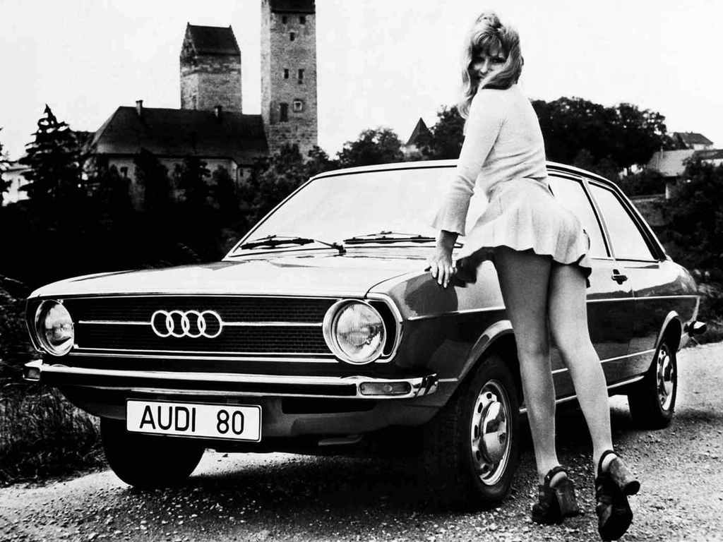 Sexy-Audi-80-girl.jpg