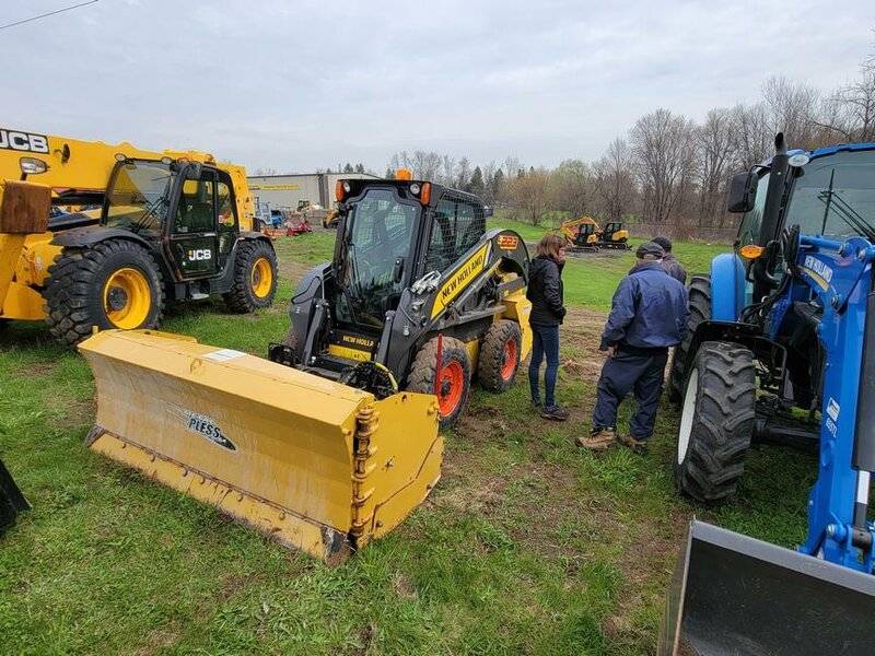 skid steer - 20220503_103742.jpg