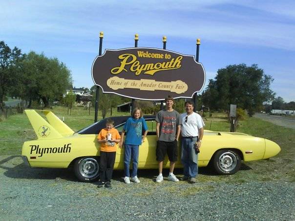 Superbird With Boys 2010.jpg