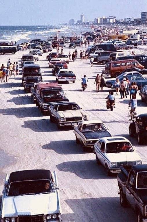 Traffic on the beach. I can smell the antifreeze and Hawaiian Tropic. Stated late ‘70s.jpg